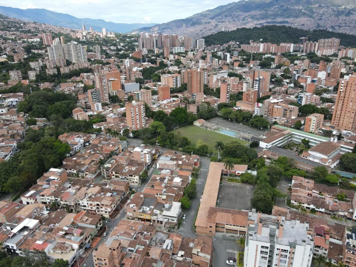 아파트 Apartamento Tercer Piso En Calasanz Cerca A Estacion Del Metro De La Floresta 메딜린