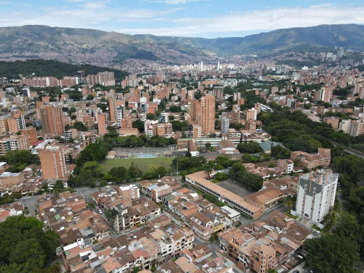 Apartamento Tercer Piso En Calasanz Cerca A Estacion Del Metro De La Floresta Medellin Apartment