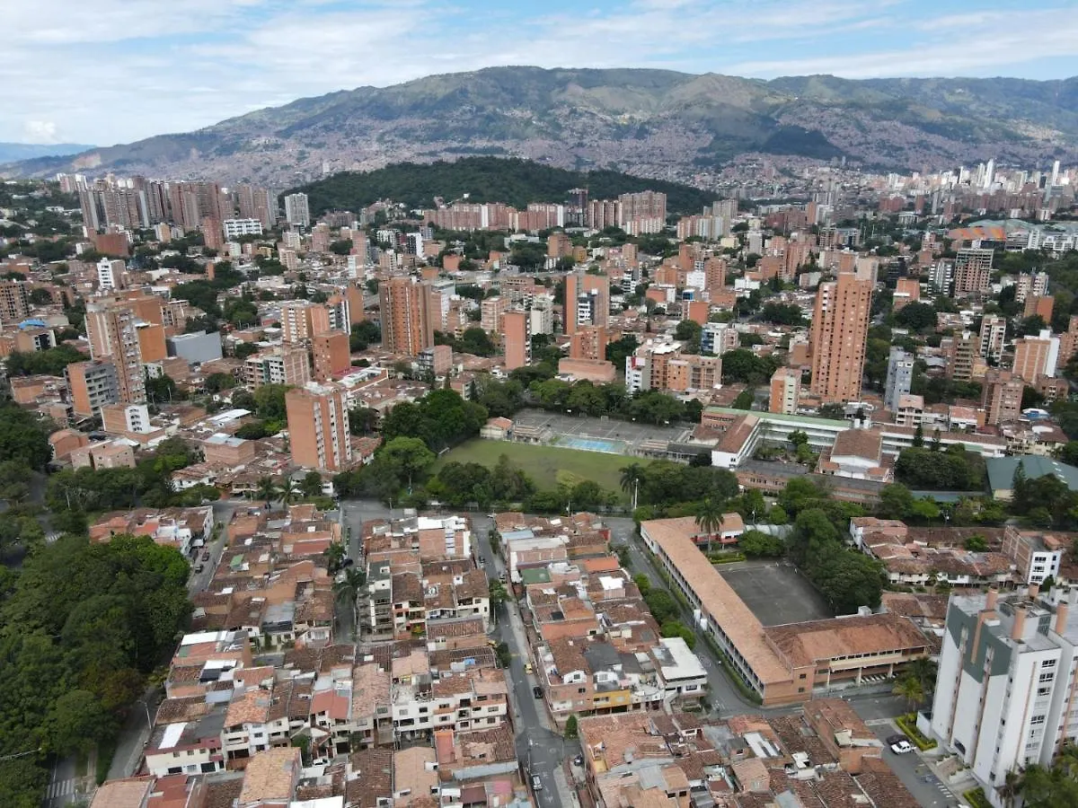 Apartamento Tercer Piso En Calasanz Cerca A Estacion Del Metro De La Floresta contacts